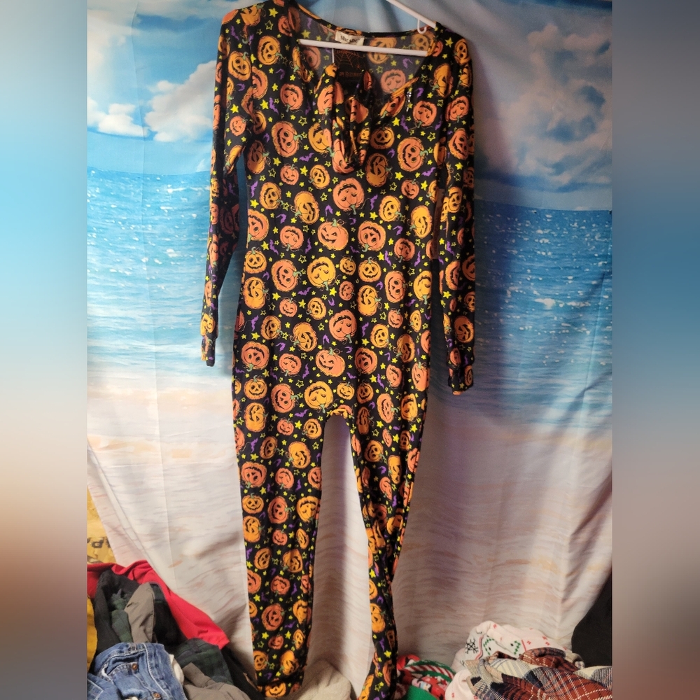 ShoSho NWT Halloween Pumpkin Onsie Pajamas Women's Size med w headband